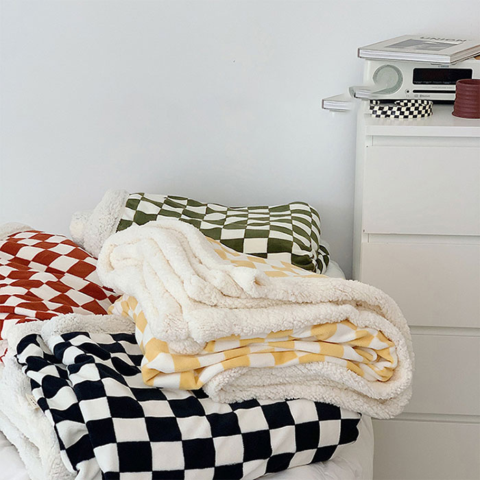 What is the difference between a throw blanket and a blanket?